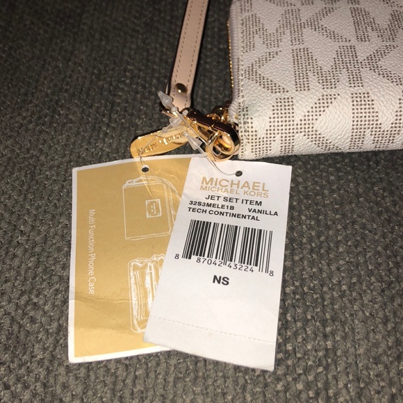 Michael Kors Multi-Functional Wallet & Phone Case - Picture 2 of 8